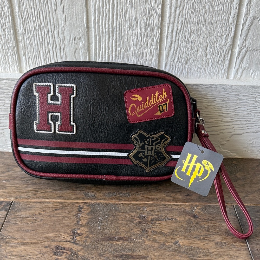 New Bioworld Warner Bros. Black and Red Harry Potter Quidditch Large Clutch